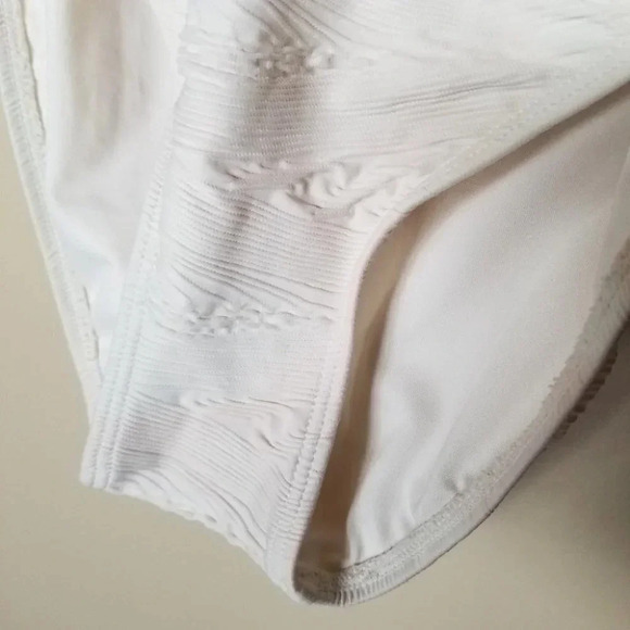 VINCE Camuto Pacific Wave Plunging  Texture One Piece Swimsuit Sand - Picture 12 of 15